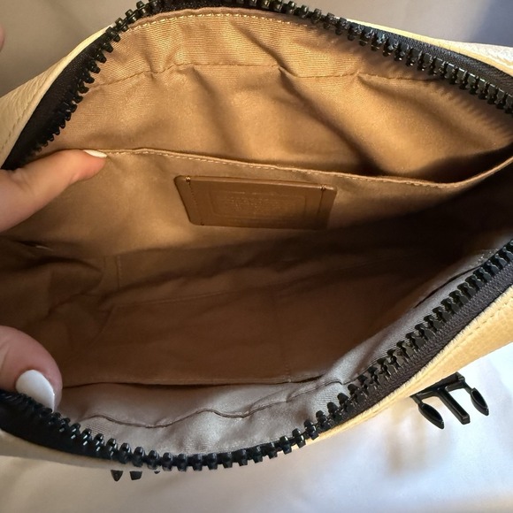 Coach X Jean Michel Basquiat Track Crossbody Pebble Leather C5425 Cream Black - Picture 3 of 16